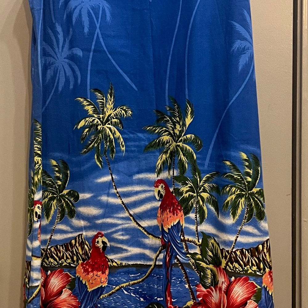 Size Small dress bought in Hawaii, new with tags